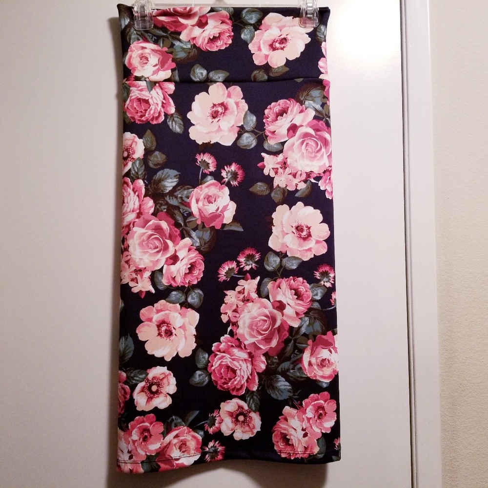 NEW Floral Stretchy Pencil Skirt w/ Tummy Control